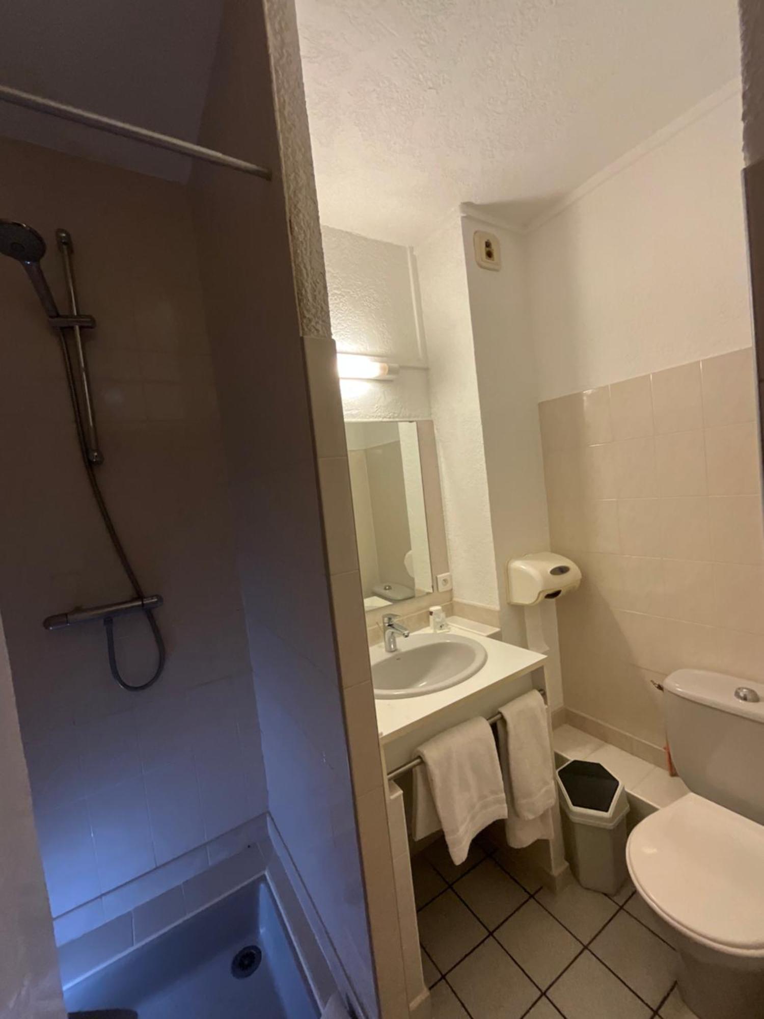 Hotel De La Tour Saint Etienne Sud Екстериор снимка